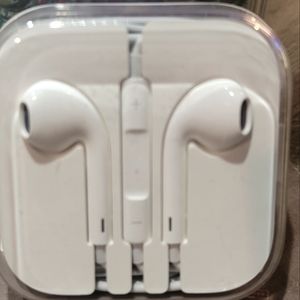 Wired Apple Earbuds